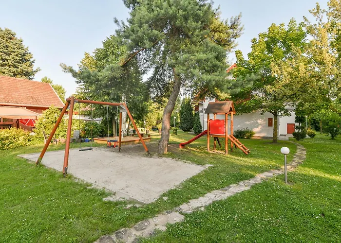 Zoeld Zona Ueduelo לינה וארוחת בוקר 3*